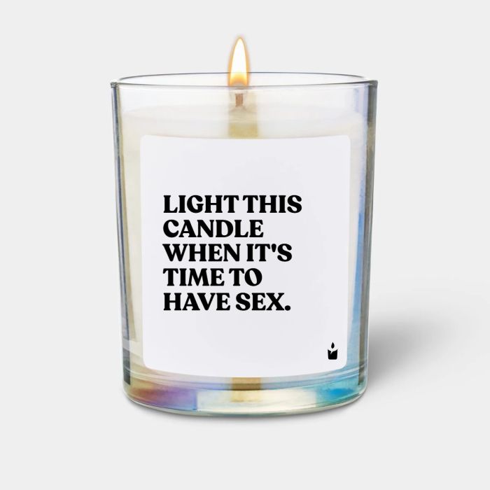 Duftkerze Woody Light this candle when it's time to have sex.