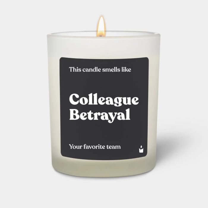 Duftkerze Woody This candle smells like: Colleague Betrayal