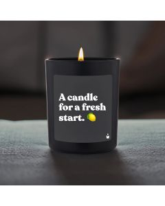 Duftkerze Woody A candle for a fresh start.